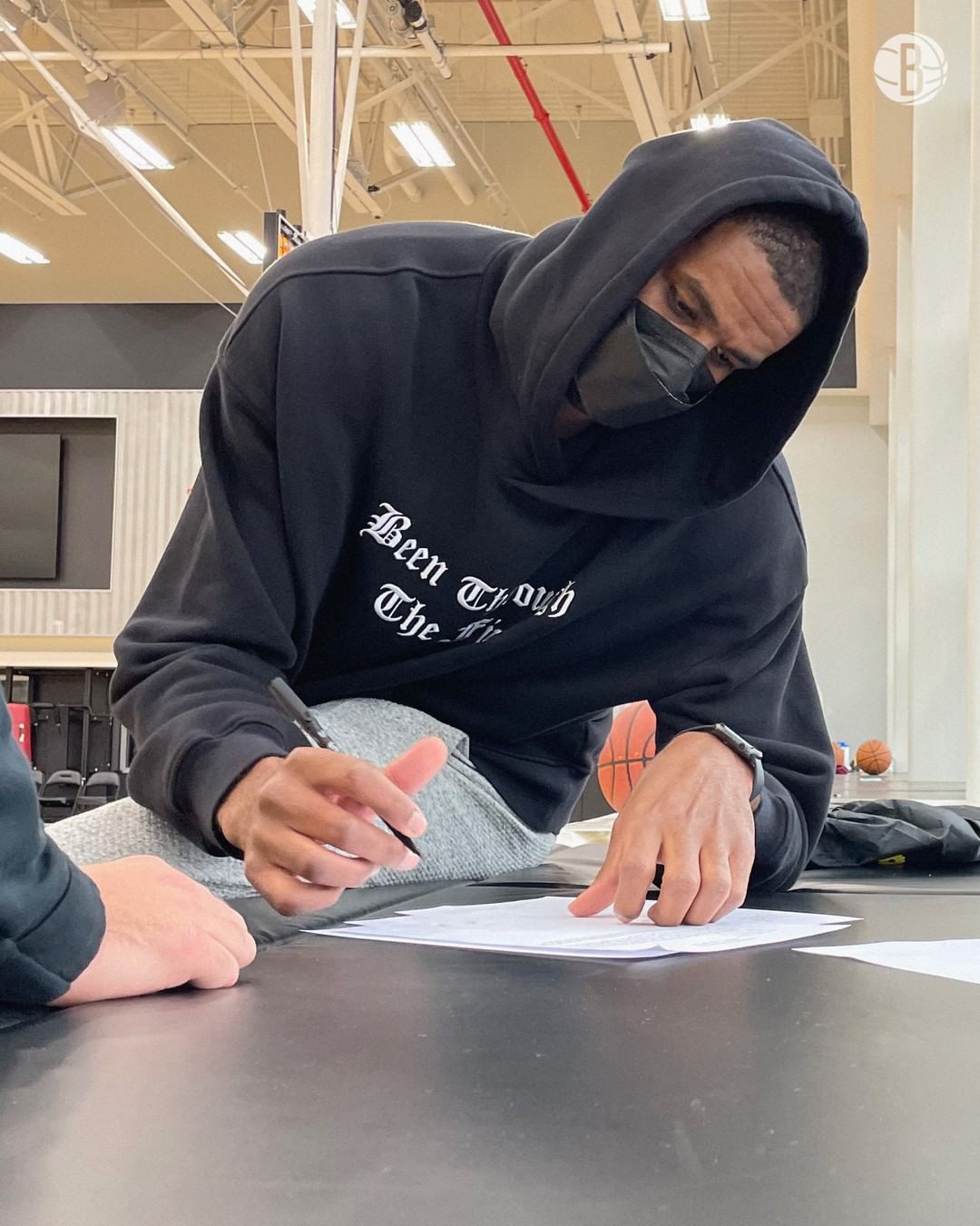 九游体育app下载-教你看懂NBA的签换合同