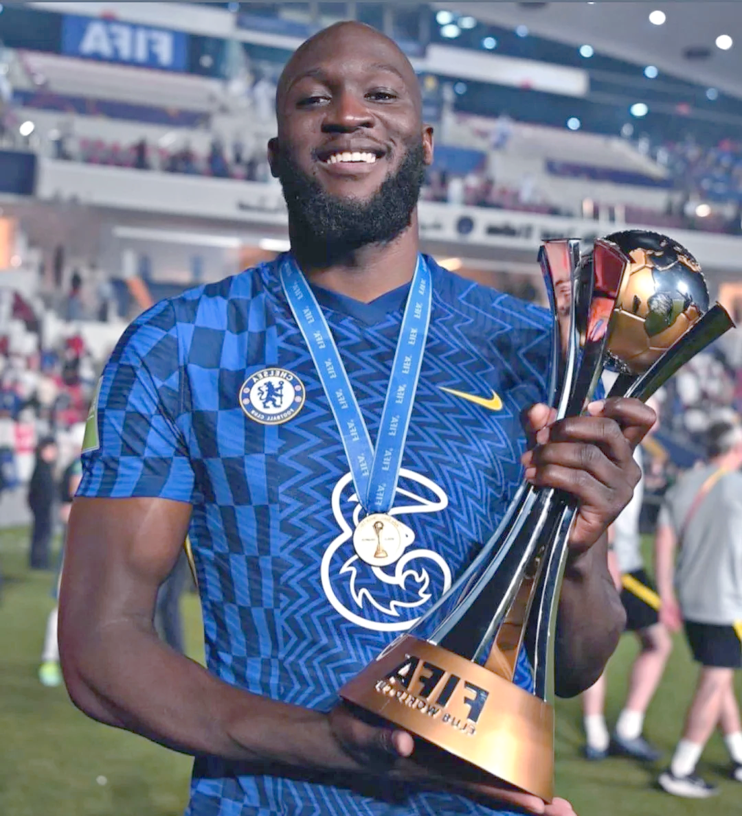 九游体育网页版-足球梗图大赏：马奎尔航母掉头、卢卡库“杵桩王”的简单介绍