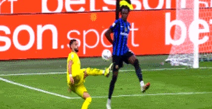 九游体育官方网站-世界足坛最尴尬红牌合集