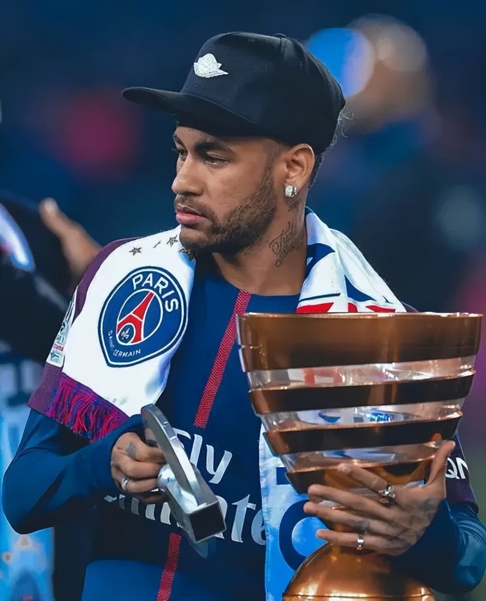 内马尔:天赋与争议并存的天才的简单介绍 内马尔:天赋与争议并存的天才的简单介绍